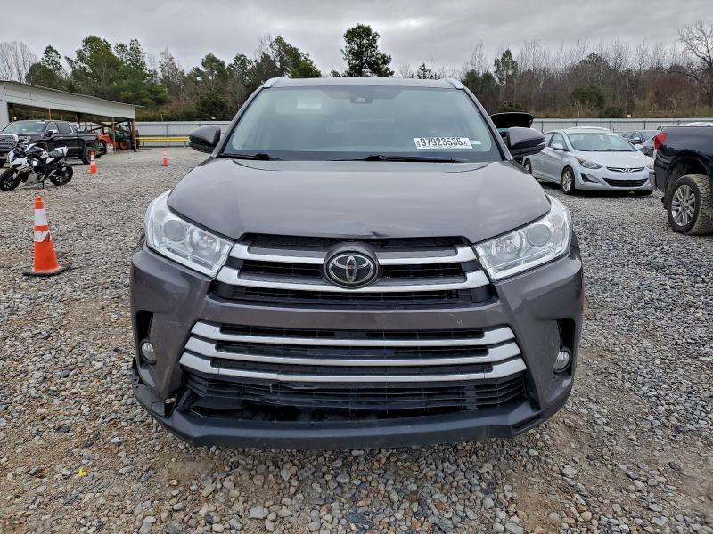 2018 Toyota Highlander se