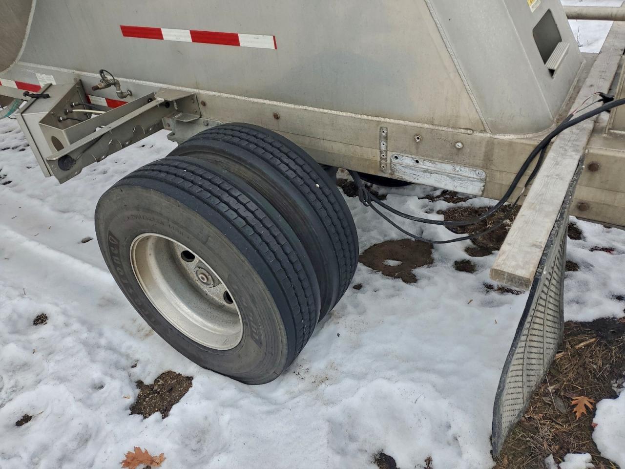 2012 MAC Pneumatic DRY Bulk Trailer