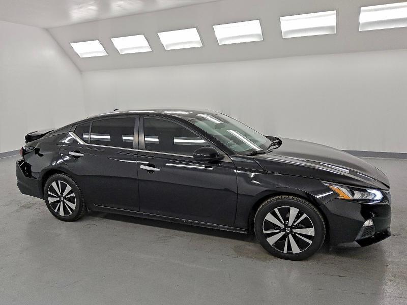 2021 Nissan Altima sv