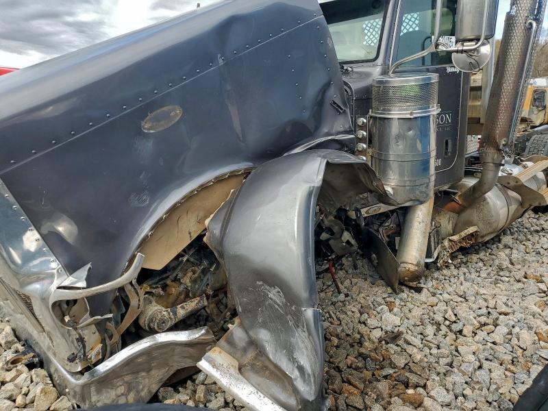 2018 Peterbilt 389 Semi Truck