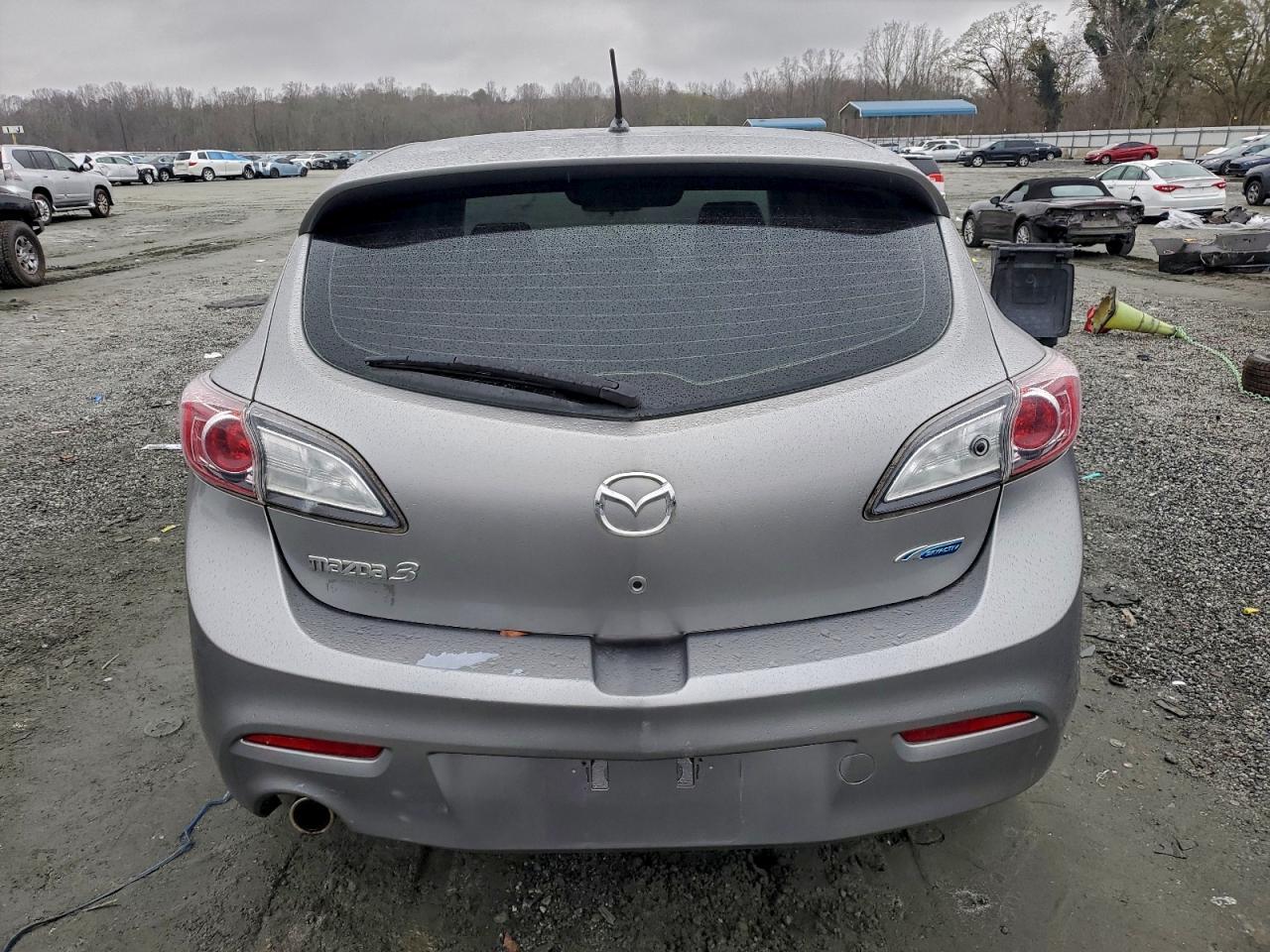 2013 Mazda 3 I