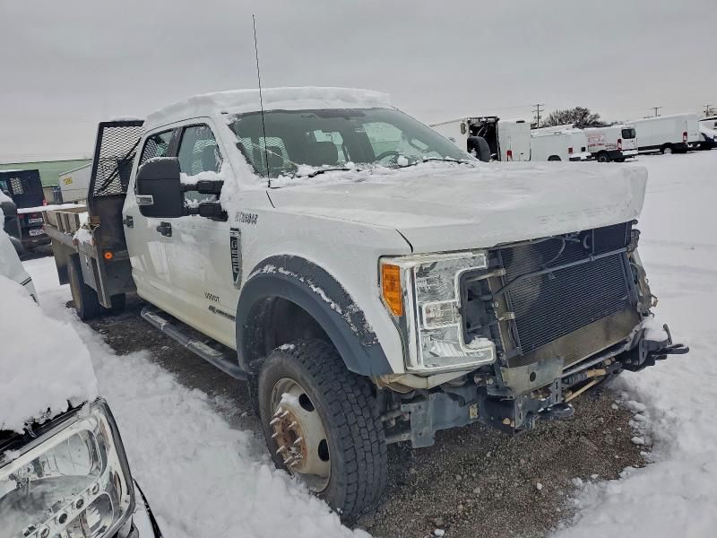 2017 Ford F550 Super Duty Flatbed Truck