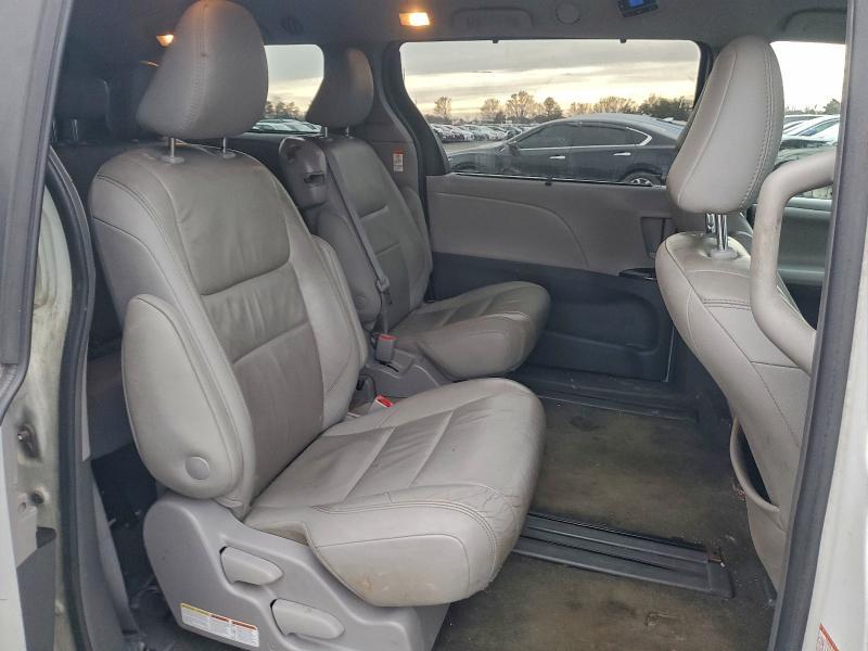 2016 Toyota Sienna le