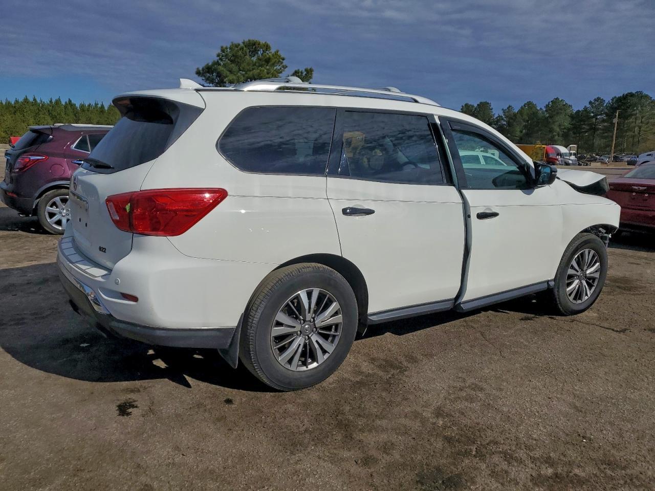 2020 Nissan Pathfinder s