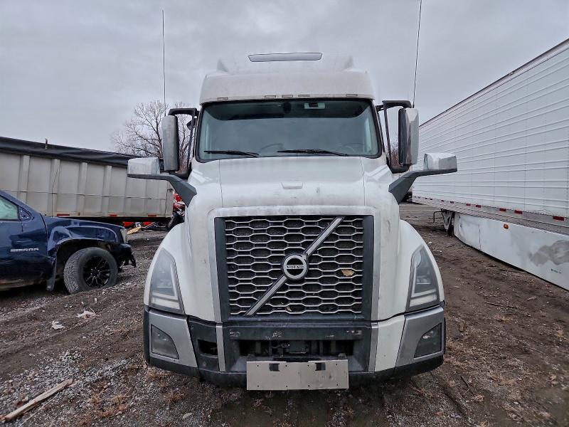 2022 Volvo VNL Semi Truck