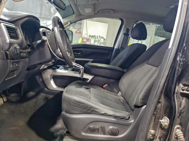 2017 Nissan Titan sv