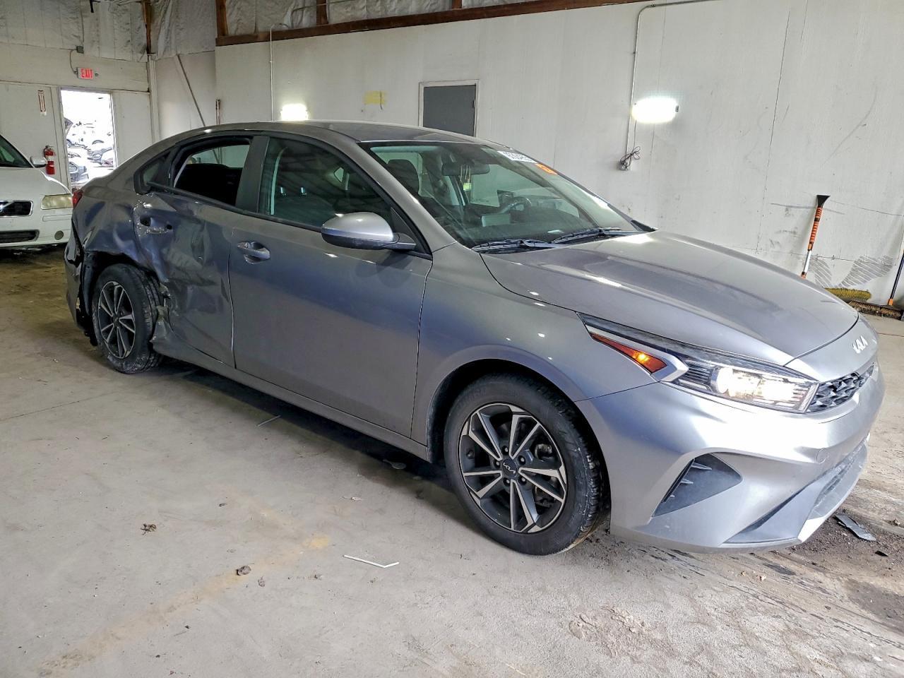2023 KIA Forte lx