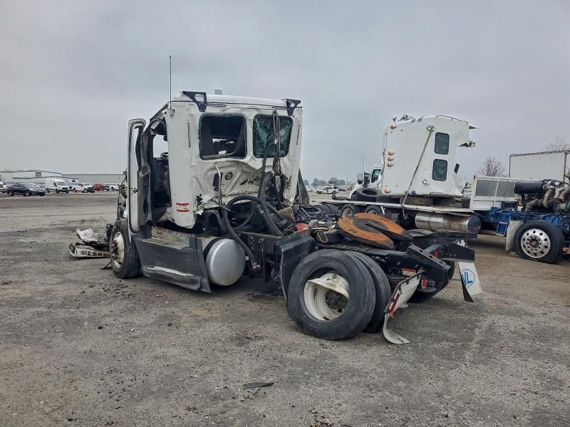 2016 Freightliner Cascadia 125 Semi Truck