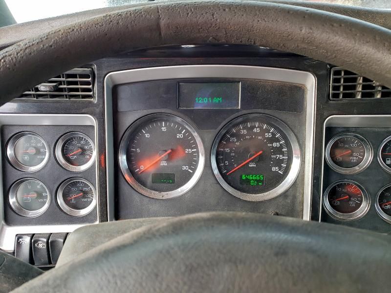 2012 Kenworth T800 ROLL-OFF Container Truck