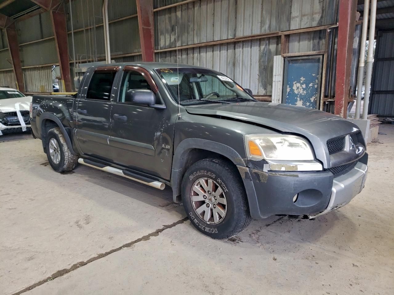 2006 Mitsubishi Raider Durocross