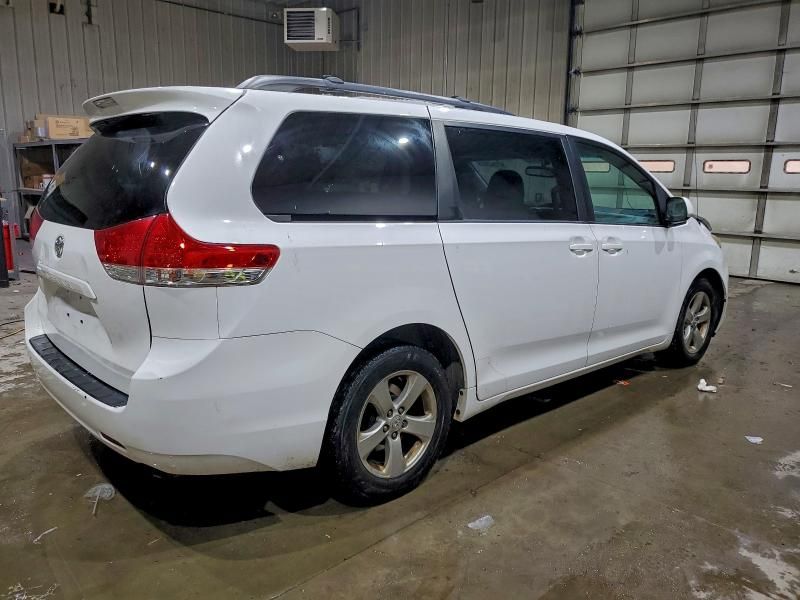 2013 Toyota Sienna le