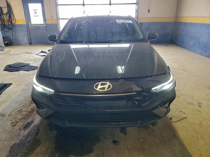 2025 Hyundai Elantra Limited