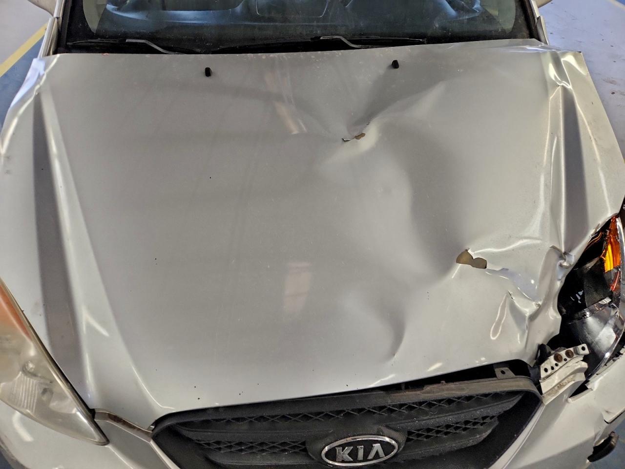 2010 KIA Rondo lx