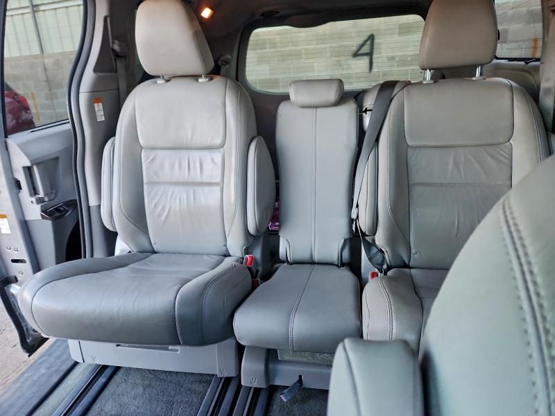 2016 Toyota Sienna xle
