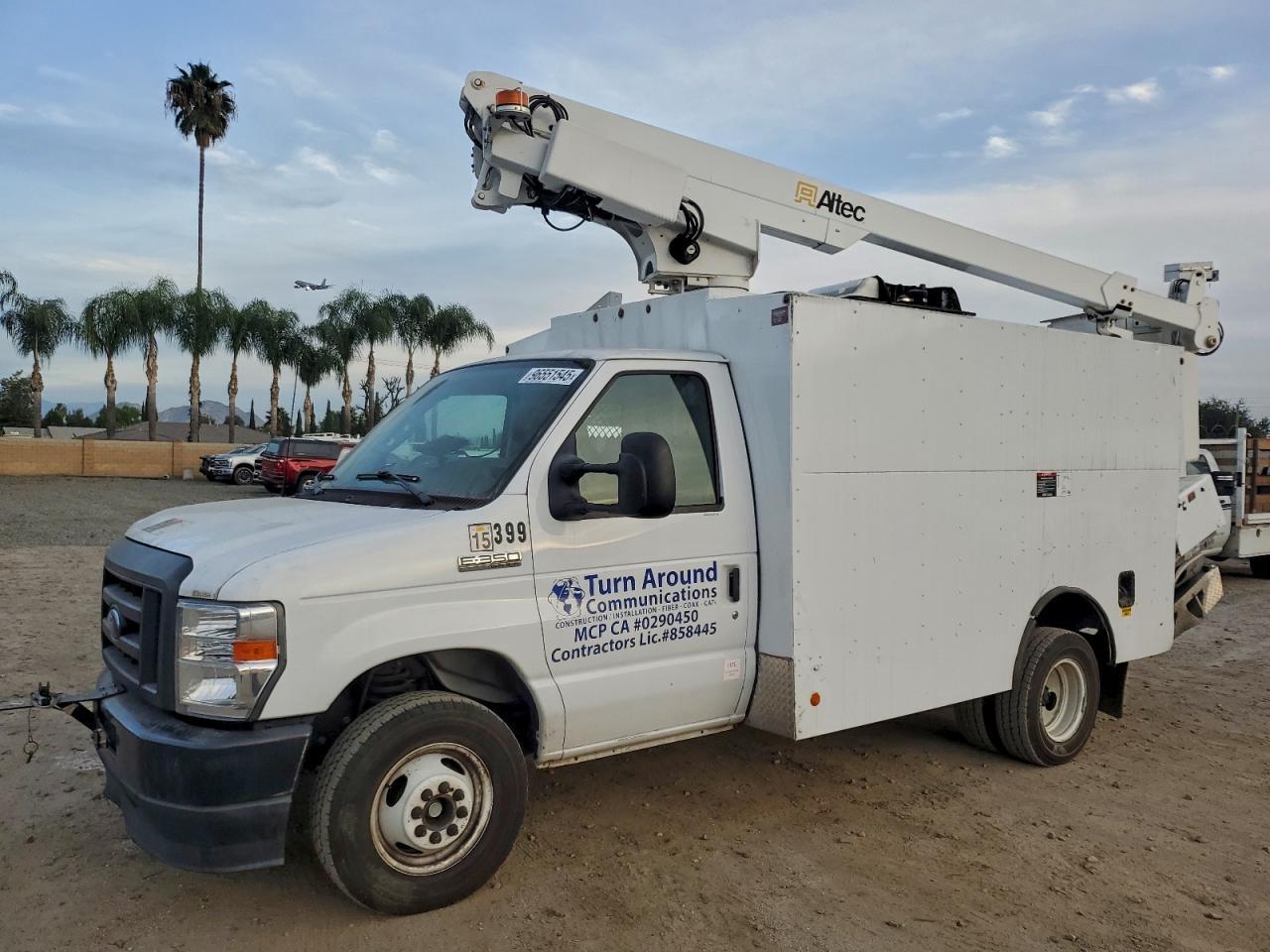 2023 Ford Econoline E350 Super Duty Cutaway Van