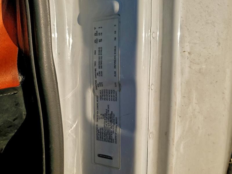 2018 Freightliner Cascadia 126 Semi Truck