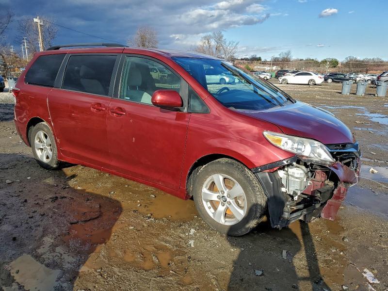 2019 Toyota Sienna le