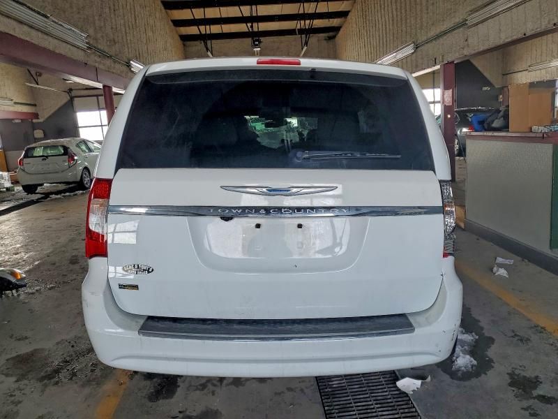 2016 Chrysler Town & Country Touring