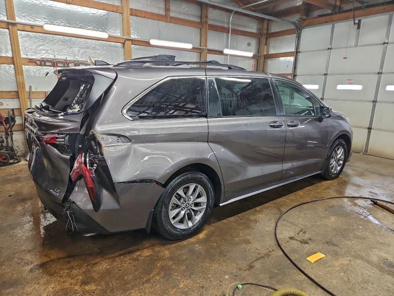 2022 Toyota Sienna le