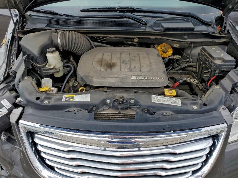 2016 Chrysler Town & Country Touring