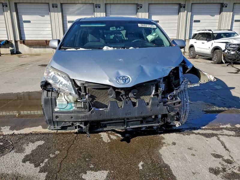 2015 Toyota Sienna le