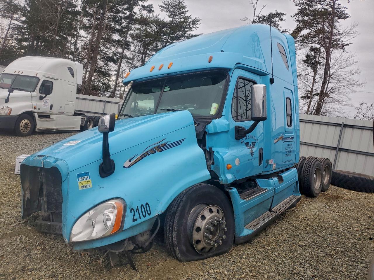 2013 Freigliner 2013 Freightliner Cascadia Semi Truck