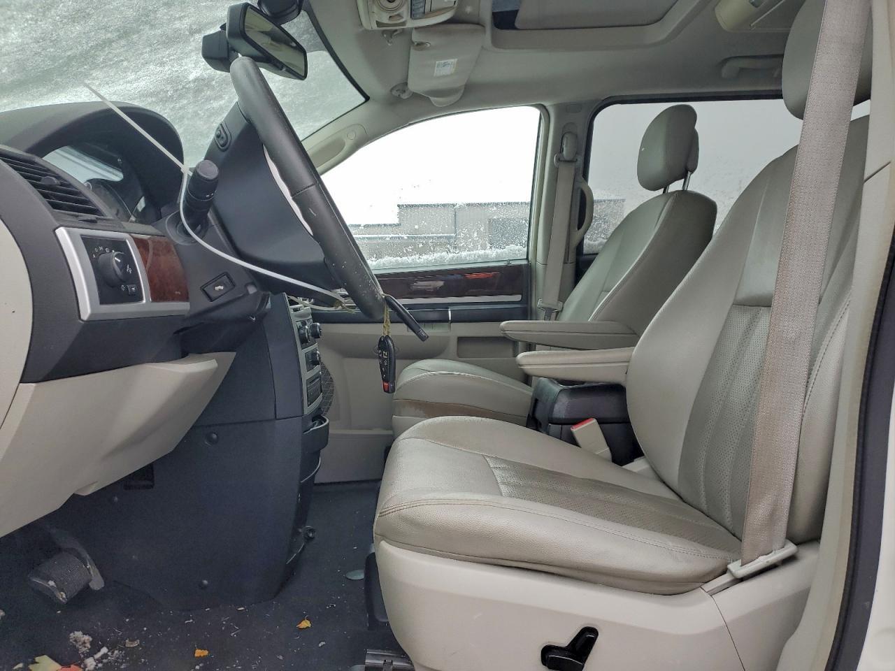 2010 Chrysler Town & Country Touring Plus