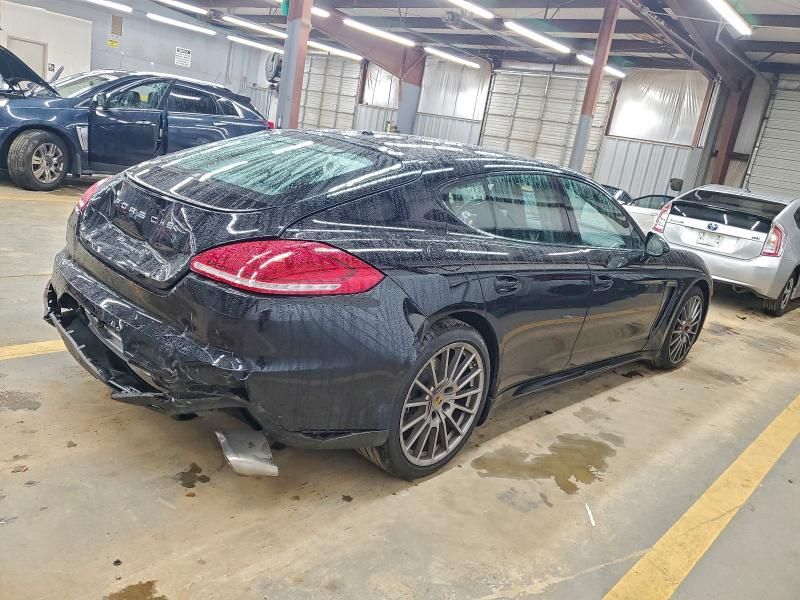 2016 Porsche Panamera 2
