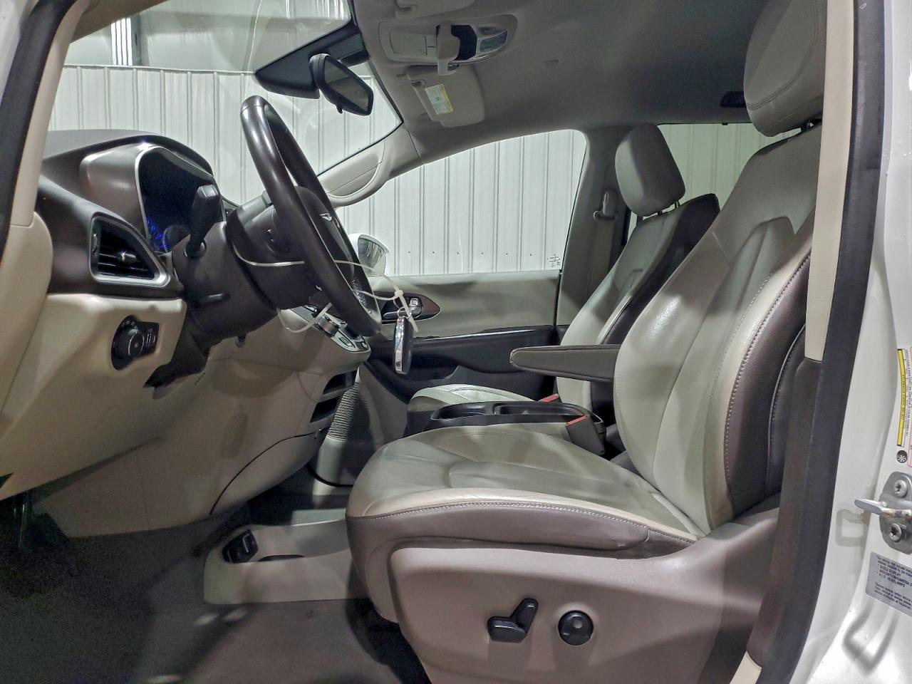 2017 Chrysler Pacifica Touring l