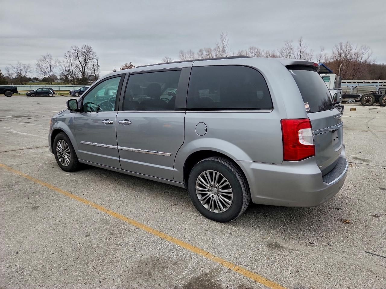 2014 Chrysler Town & Country Touring l