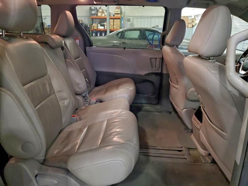 2015 Toyota Sienna xle