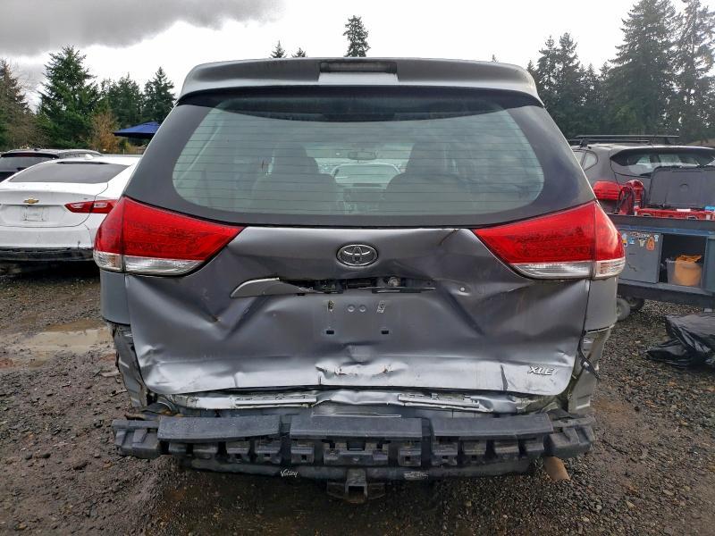 2011 Toyota Sienna xle 8-passenger