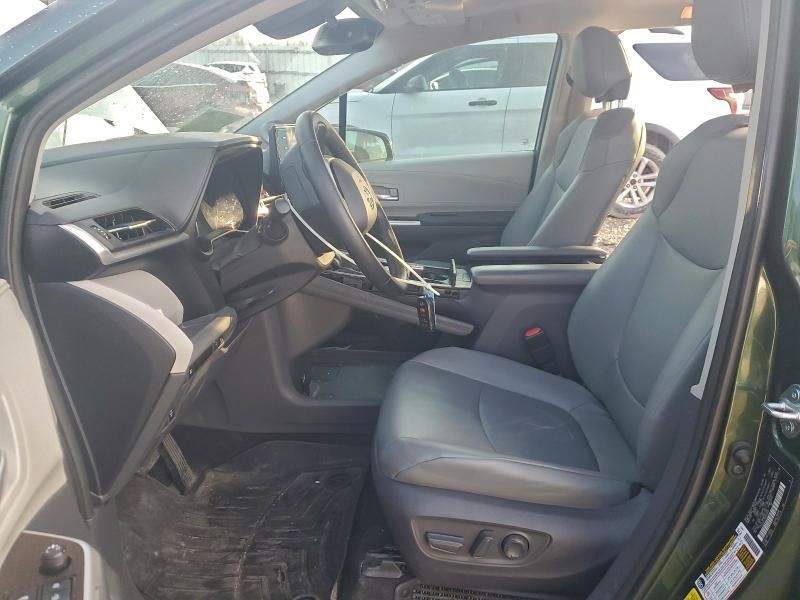 2021 Toyota Sienna xle