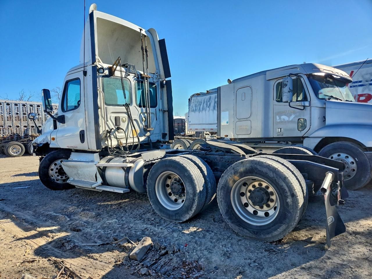 2013 Freightliner Cascadia 1