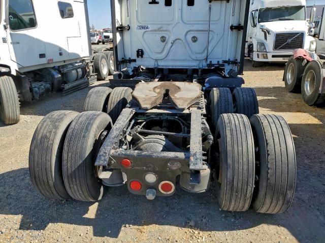 2017 Freightliner Cascadia 113 Semi Truck
