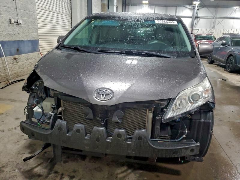 2013 Toyota Sienna xle