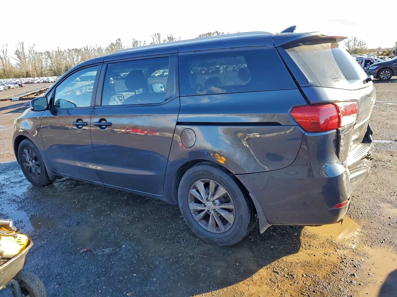 2016 KIA Sedona lx