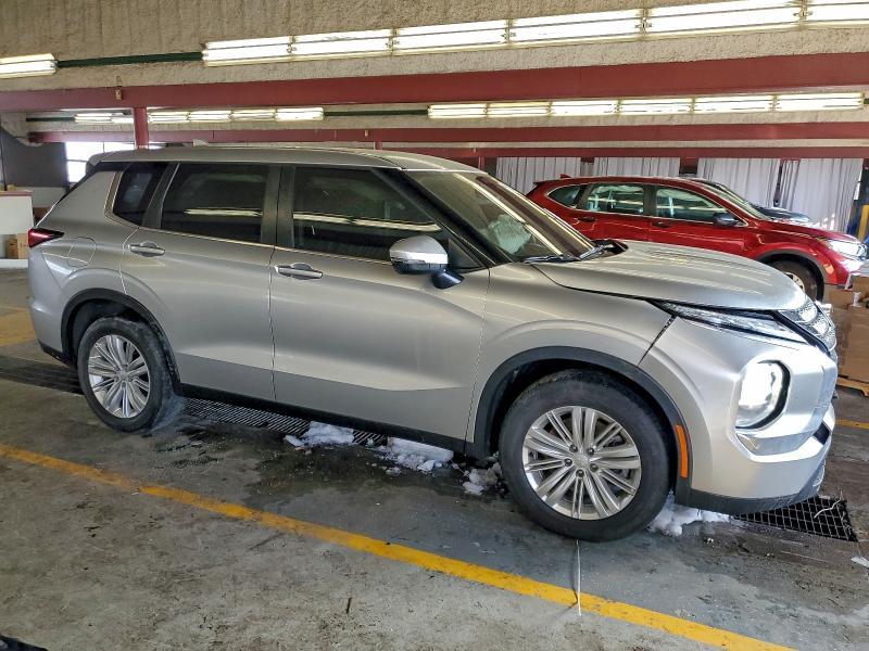 2024 Mitsubishi Outlander es