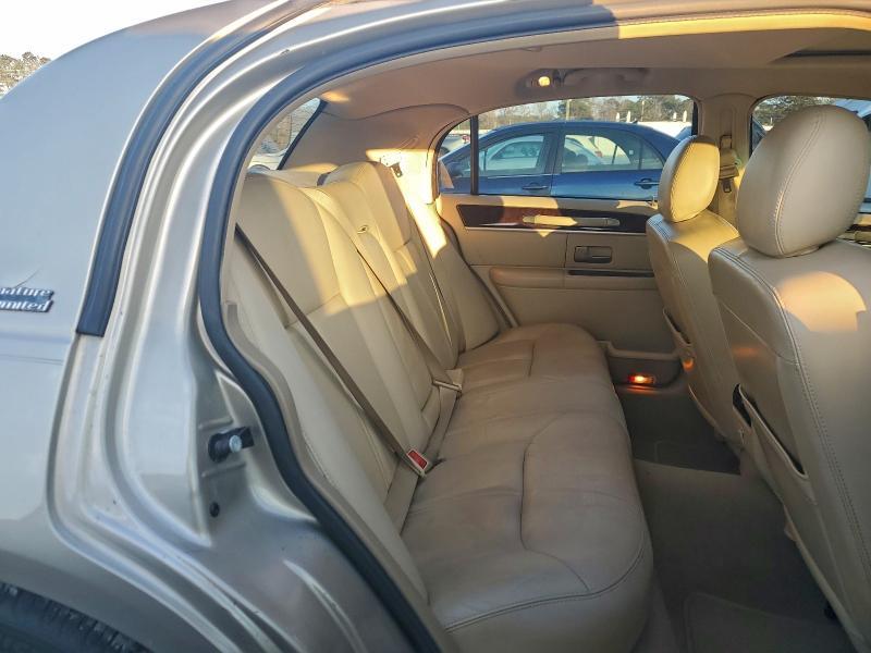 2007 Lincoln Town car Signature Limited