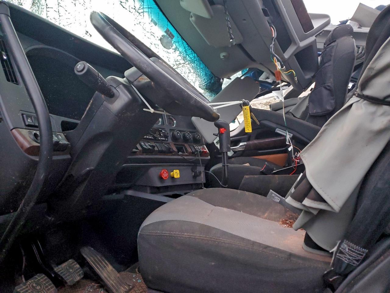 2025 Kenworth Constructi-Truck Cab AND Chassis