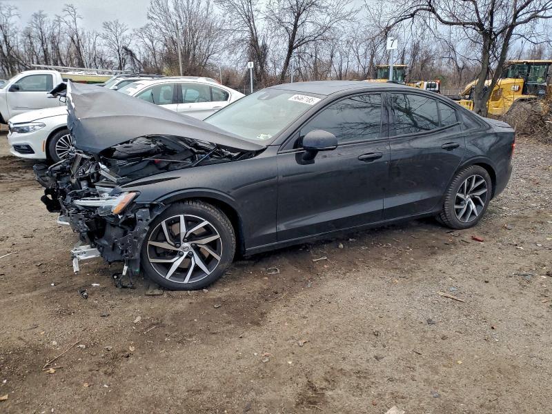 2020 Volvo S60 T6 Momentum