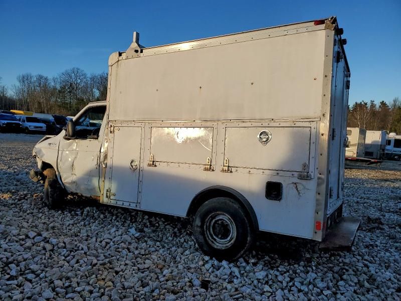 2005 Ford Econoline E350 Super Duty Cutaway Van