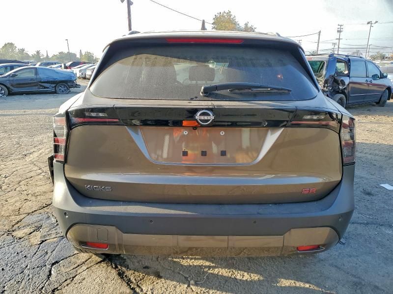 2025 Nissan Kicks sr