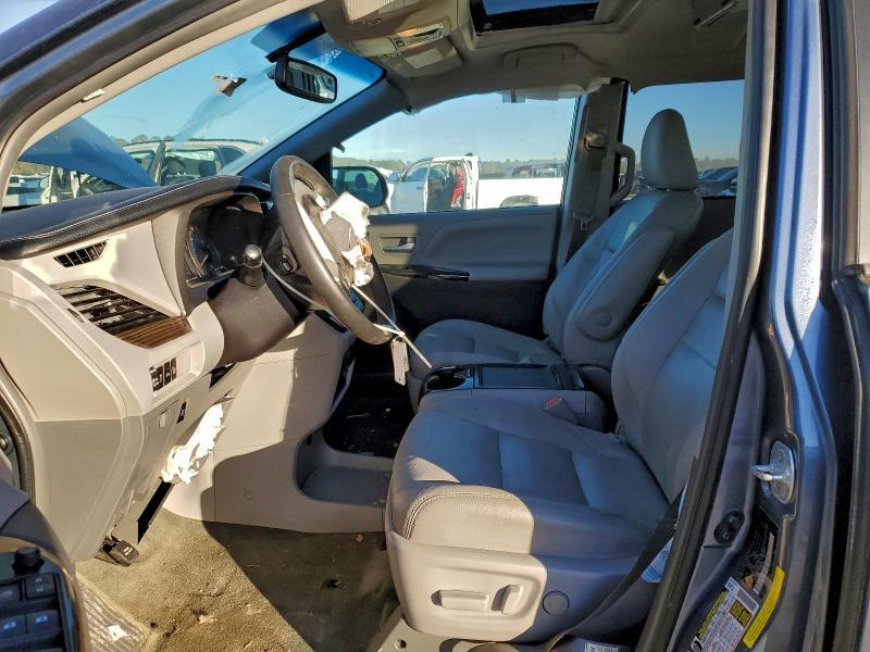 2017 Toyota Sienna xle 8-passenger