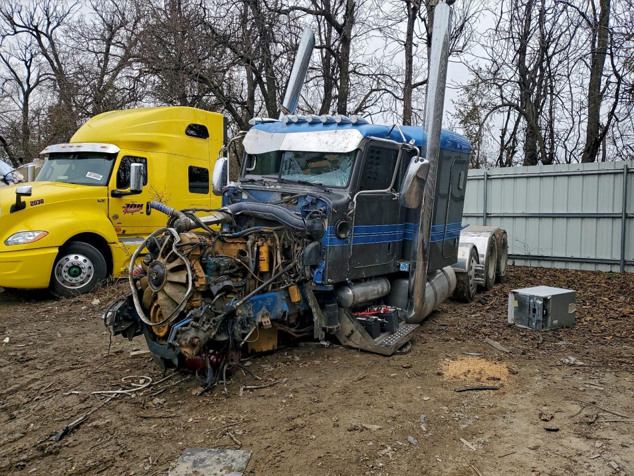 2011 Peterbilt 389 Semi Truck