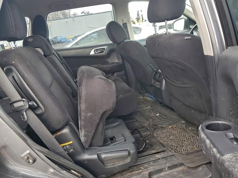 2015 Nissan Pathfinder s