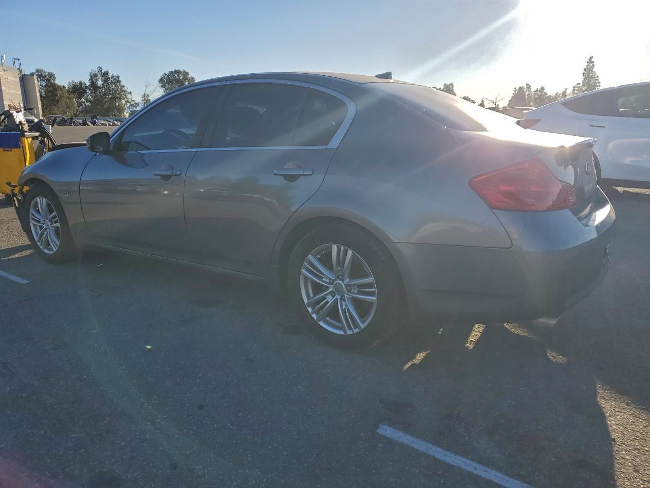 2015 Infiniti Q40