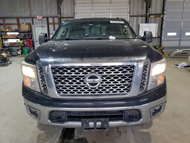 2017 Nissan Titan sv