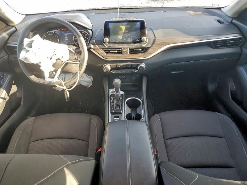 2024 Nissan Altima sv