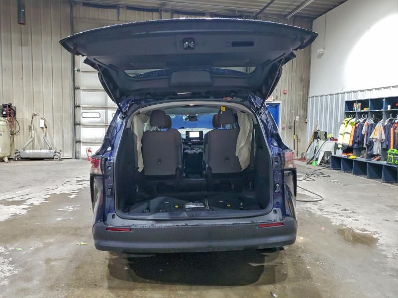 2025 Toyota Sienna le